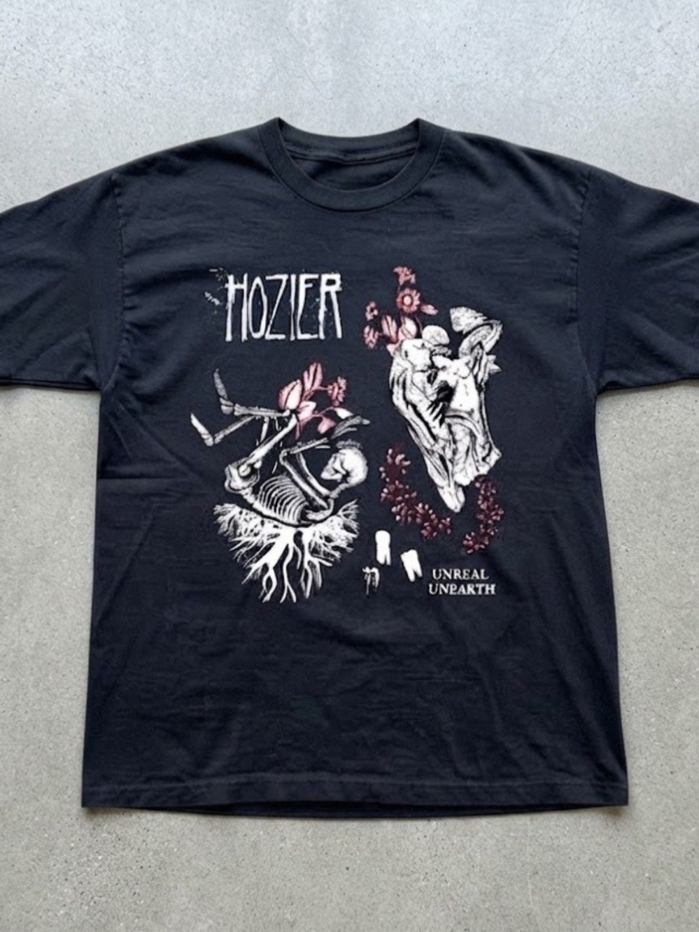 Chateau Marmont Hollywood Graphic Indie Art Style Gildan T-Shirt